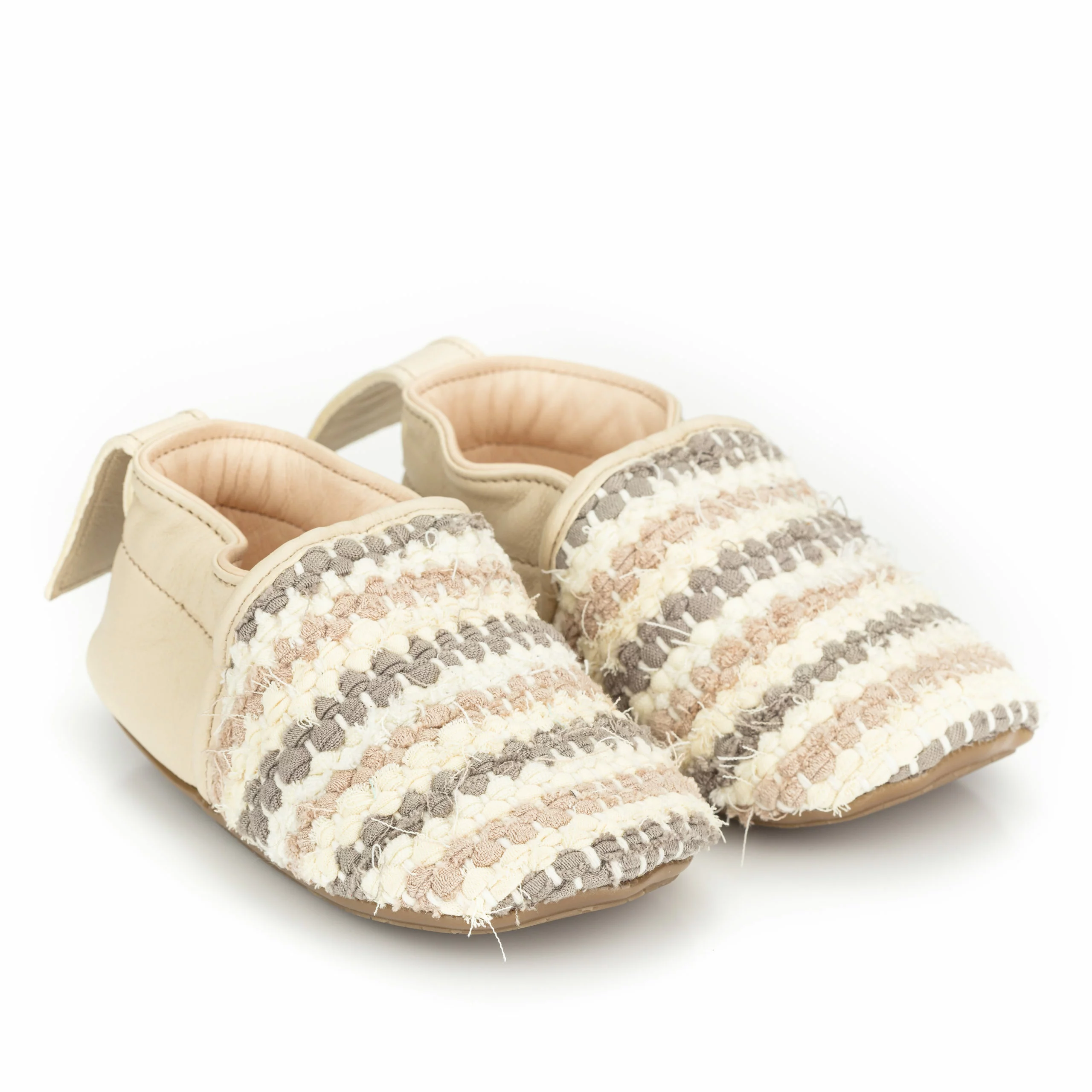 Chaussons en cuir NOOR blanc Maldives et tissu upcyclé blanc brodé – HOB FEEL GOODS – Image 2