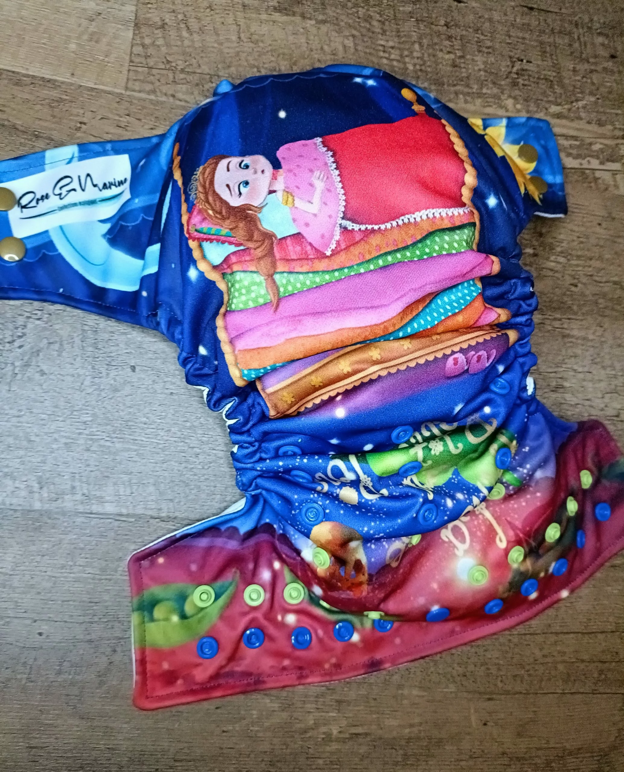 TE1 à poche LA PRINCESSE AUX PETITS POIS – ROSE & MARINE