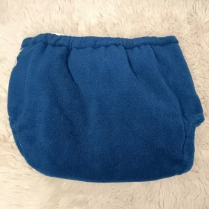 Surcouche BLEUE FONCÉE en micro polaire XS (2 à 6 kg) – BEBELA