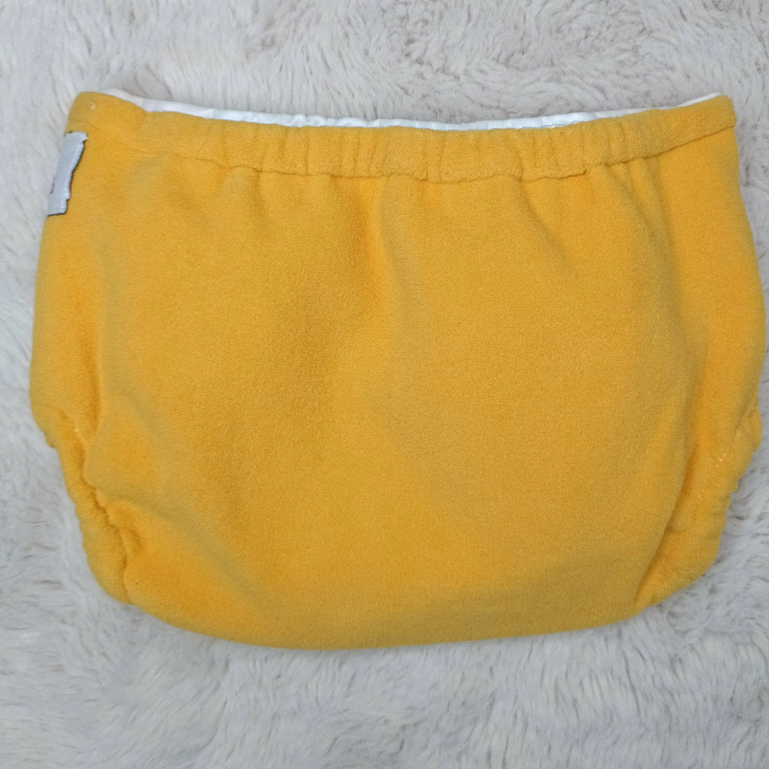 Surcouche JAUNE ORANGÉE en micro polaire XS (2 à 6 kg) – BEBELA – Image 2